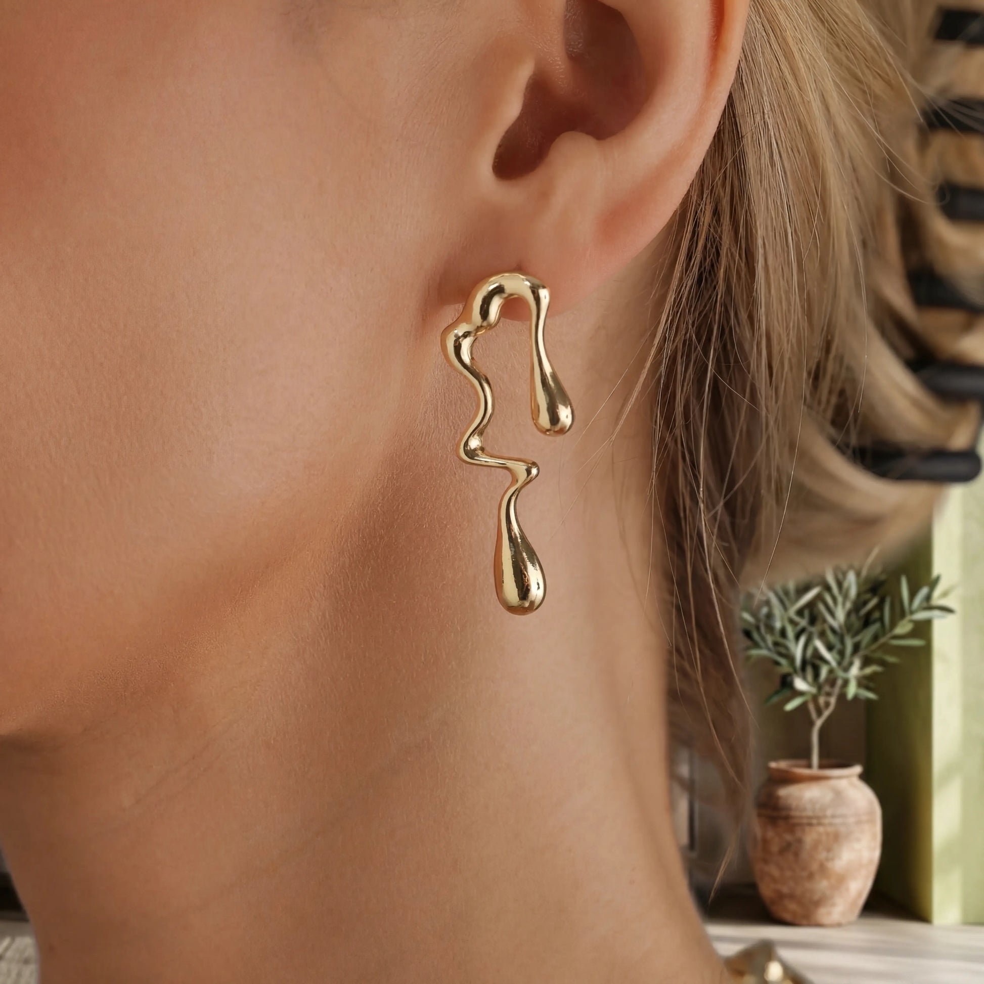 Kaede - Gold Necklace Set, Artistic Fluid Jewelry