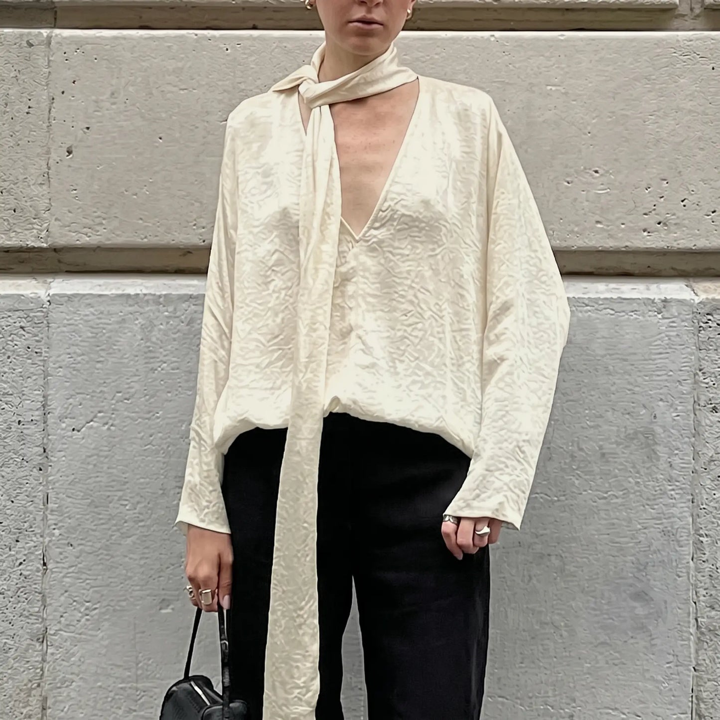 Zentoria - Elegant V-Neck Tie Blouse Creamy Ivory