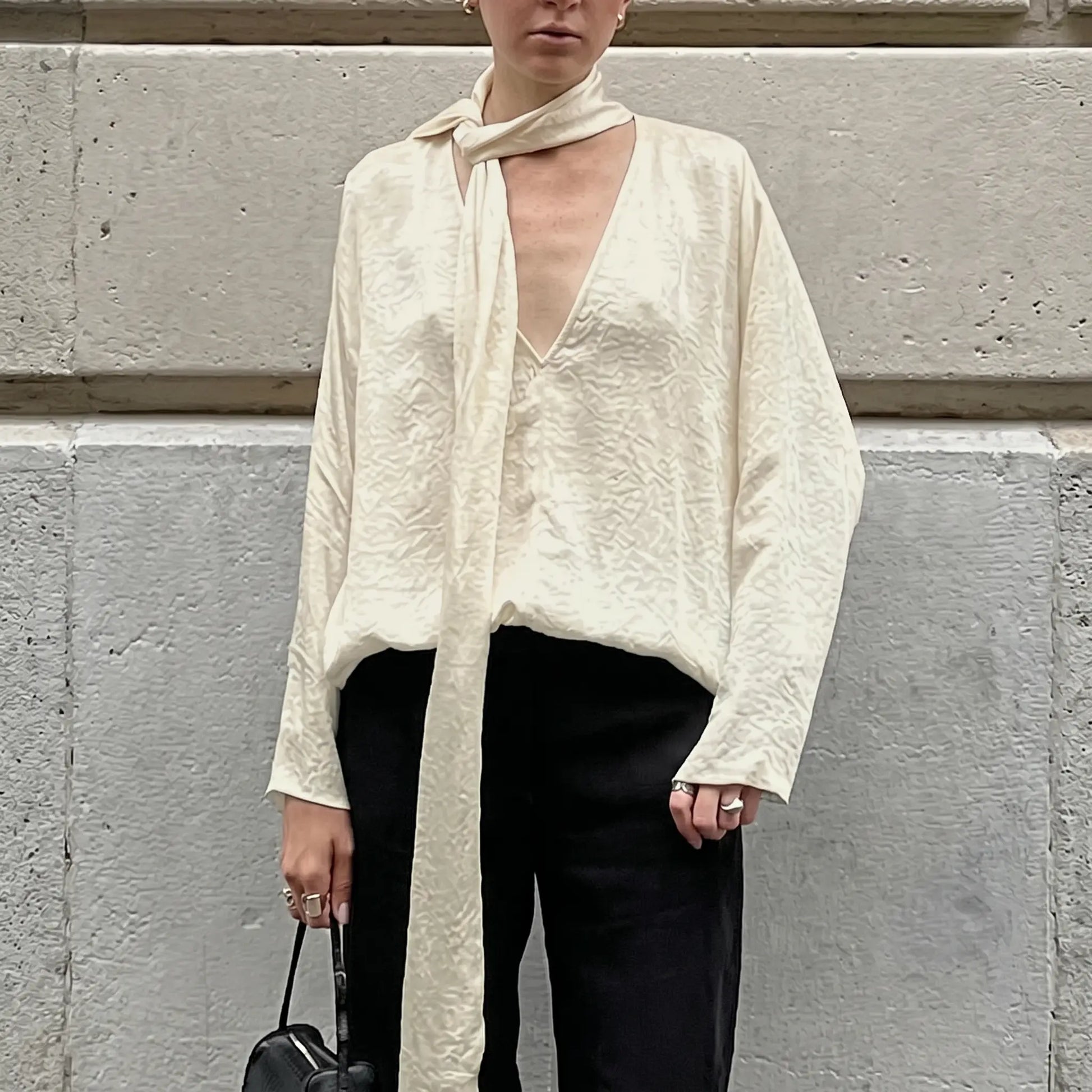 Zentoria - Elegant V-Neck Tie Blouse Creamy Ivory